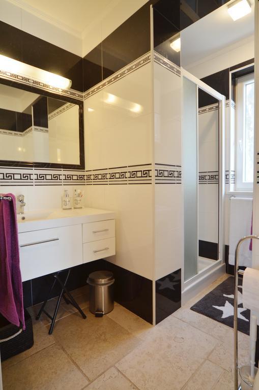 Apartment Kare Ровінь Екстер'єр фото