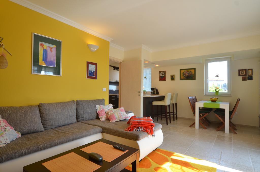 Apartment Kare Ровінь Екстер'єр фото