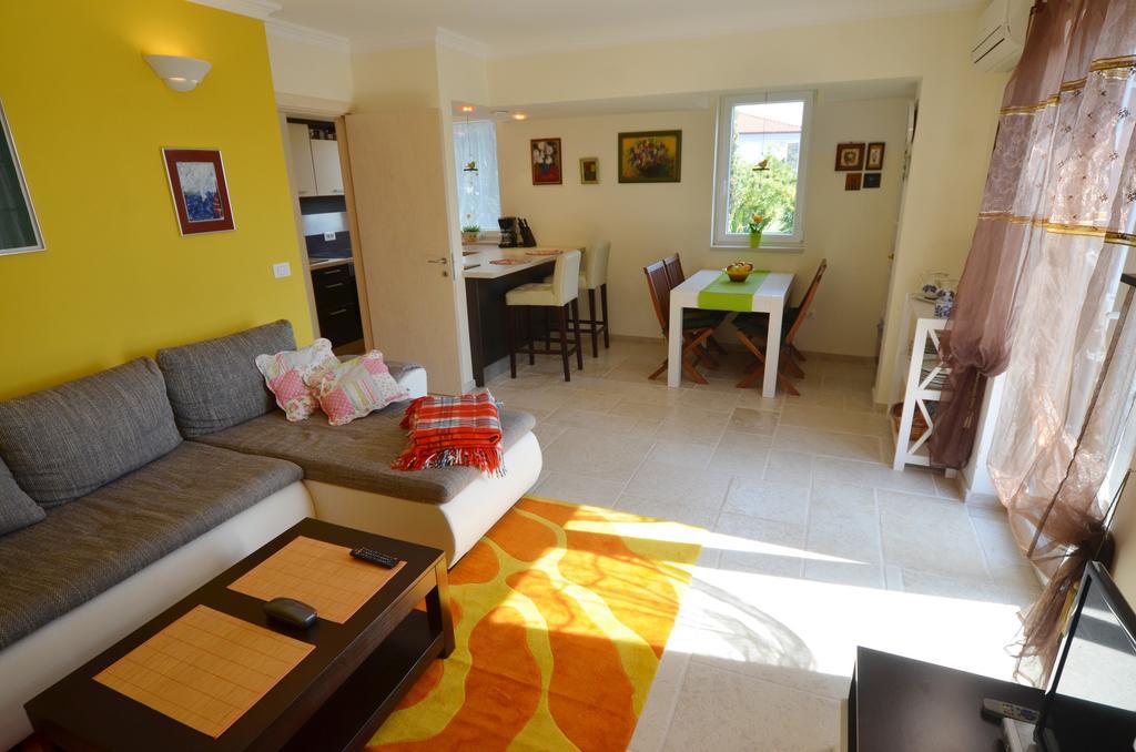 Apartment Kare Ровінь Екстер'єр фото